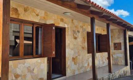Casa com 3 quartos à venda na Rua Oswaldo Goidanich, 66, Vila Nova, Porto Alegre, 262 m2 por R$ 390.000