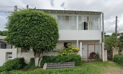 Casa com 3 quartos à venda na Orígenes Lessa, 195, Mário Quintana, Porto Alegre, 198 m2 por R$ 300.000