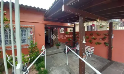 Casa com 3 quartos à venda na Rua Paulino Azurenha, 1253, Partenon, Porto Alegre, 231 m2 por R$ 499.000