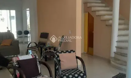 Casa com 3 quartos à venda na rua dom joão vi, 243, medianeira, porto alegre, 200 m2 por r$ 500.000