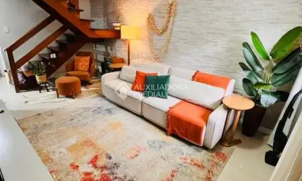 Casa em condomínio fechado com 2 quartos à venda na avenida orleaes, 105, guarujá, porto alegre, 196 m2 por r$ 590.000