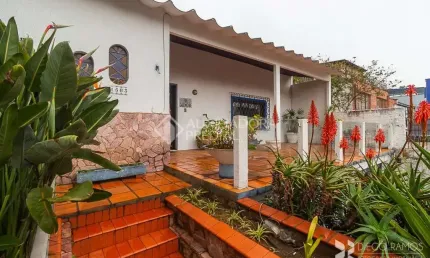 Casa em condomínio fechado com 3 quartos à venda na Rua Coronel Massot, 1583, Cristal, Porto Alegre, 240 m2 por R$ 795.000