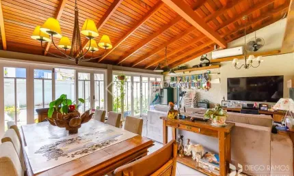 Casa com 3 quartos à venda na Rua Fortunato Della Casa, 45, Espírito Santo, Porto Alegre, 219 m2 por R$ 959.000
