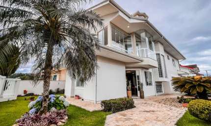 Casa com 4 quartos à venda na Rua Varese, 83, Pagani, Palhoça, 248 m2 por R$ 2.100.000