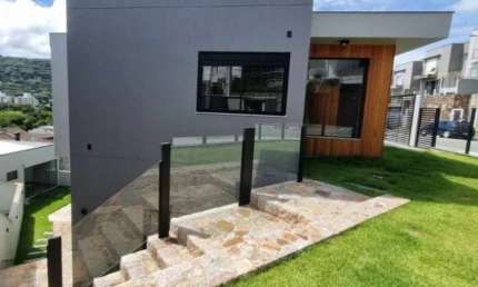 Casa com 3 quartos à venda na Rua Acelon Eduardo da Silva, 261, Córrego Grande, Florianópolis, 202 m2 por R$ 2.900.000