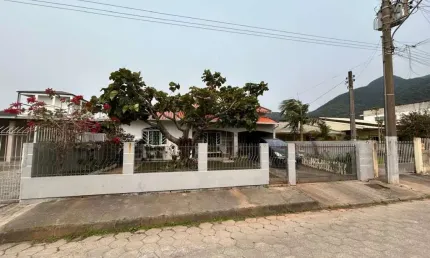 Casa com 3 quartos à venda na Rua Júlia Caetano Dutra, 15, Praia de Fora, Palhoça, 80 m2 por R$ 600.000