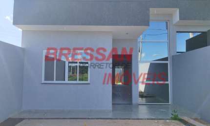 Casa com 84 MTS com 6 MTS de frente no períolo com pé direito alto lote 150 MTS