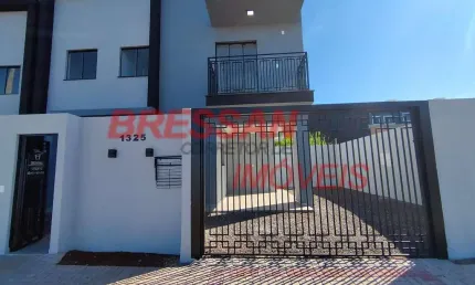 Belissimo sobrado com frente 12.50 e amplo quintal agende sua visita
