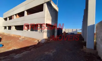 Vendo barcao inacabado 30 x 80 MTS  área aproximada 3500 MTS  área industrial