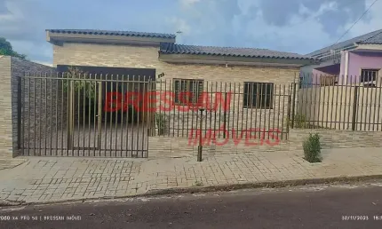 Belíssima.casa usada reformada  3 quartos Sala grande tv  Sala janta
