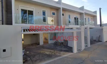 Sobrado com 121 MTS com suíte e sacada com persiana elétrica