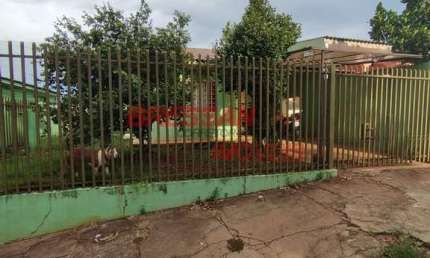 Vendo lote rua jacarezinho com 4 aluguel . Sendo um comercial mais 3 residência