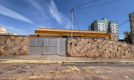Casa com 3 dormitórios na Vila Muncipal em Jundiaí R$850.000