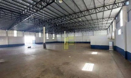 Barracão para locação com 2.000 m², com 5 docas, próximo a rodovia Whashington Luiz.