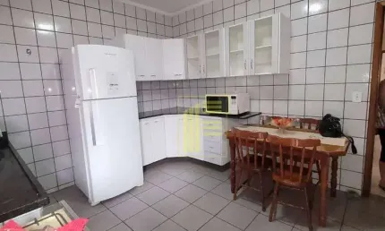 Casa para locação no Jardim Vetorasso com 03 quartos e 02 vagas de garagem.