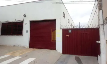 Salão comercial, com 100m², pé direito alto. R$2.200,00.