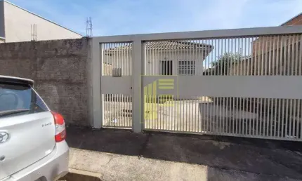 Casa para locação no Fraternidade com 02 quartos e garagem.