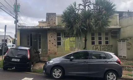 Vende-se casa Residencial/Comercial com ótima localização, próximo a Av Alberto Andaló.