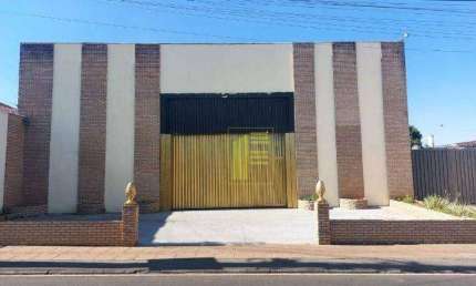 Salão para locação com 690 m² de construção próximo do Centro. Ideal para igreja. Excelente localização.