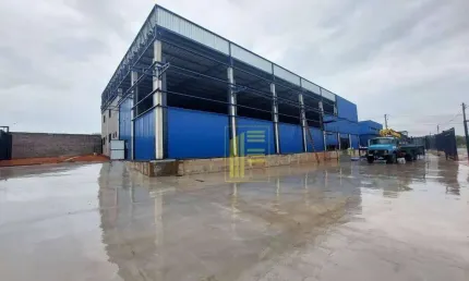 Barracão para locação (novo) com 1,100 m² de construção, 08 docas, 20 vagas para veículos com saída para rodovia washington luiz.