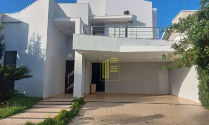 Casa sobrado para locação em condomínio com 03 suítes, 01 com hidro, piscina, escritório, lazer completo no condomínio.