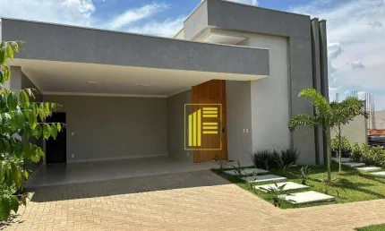 Vende-se casa Térrea 03 suítes com piscina em condomínio