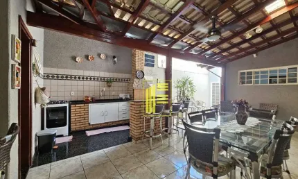 Casa para venda no Boa Vista com varanda gourmet, 04 dormitórios e garagem.