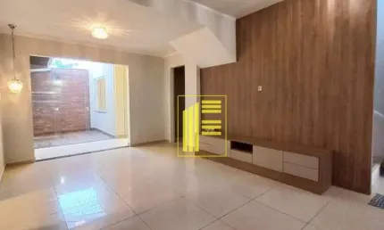 Casa sobrado para venda em condomínio, reformada, próximo da praça Vivendas.