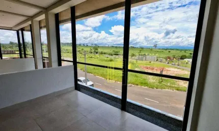Alugo sala comercial em Mirassol com cerca de 100m², ideal para empresas, depósitos, oficinas ou sede administrativa.