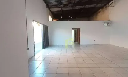 Salão comercial para locação no Parque Industrial com 180m².