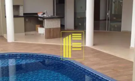 Aluga-se casa em condomínio com 04 dormitórios, 05 wc, escritório, piscina.