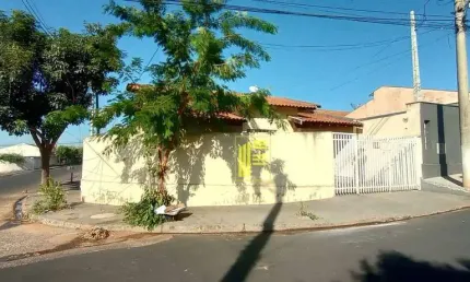Casa para locação em Guapiaçu com 02 dormitórios e garagem.