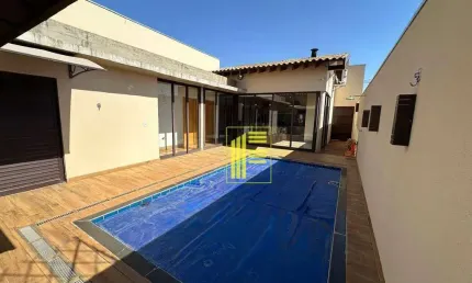 Casa terrea para venda com 03 dormitórios, 01 tipo apartamento, armários, piscina, climatizada, em Mirassol.