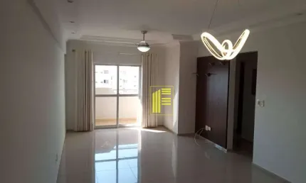 Apartamento rico em armários para locação na Vila Imperial.
