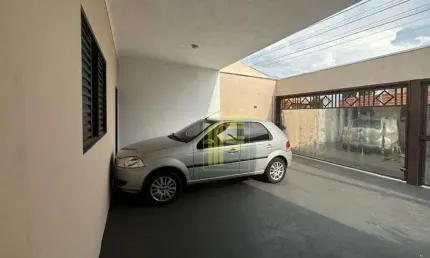 Casa para venda em Mirassol com 03 quartos e 04 vagas de garagem.