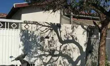 Casa já locada com 02 dormitórios e garagem para venda próximo ao Vetorazzo.