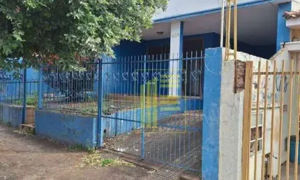 Duas casas pelo valor de uma no Ercília para venda! Comercial ou residencial, ótimo negócio para investidor.