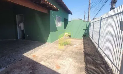Casa para locação no Eldorado com 02 quartos e 02 vagas de garagem.