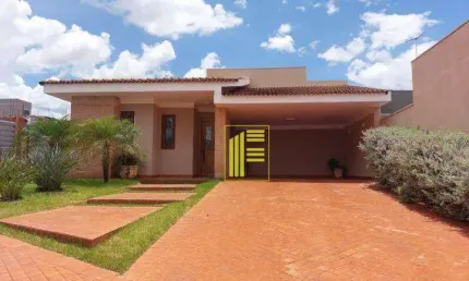 Vende-se casa terrea no Gaivota I, 03 suítes, 04 wc.
