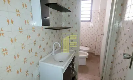 Sala em prédio comercial para locação no Centro de Rio Preto.