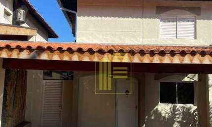 Aluga-se ou vende-se casa sobrado em condomínio no bairro Jardim Caparroz 3 dormitórios, 2 banheiros, 2 vagas com lazer.