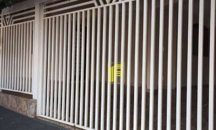 Casa no Jardim Nazareth para locação com 02 quartos e 02 vagas de garagem.