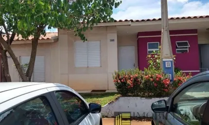 Casa com varanda e 02 quartos para locação Parque da Liberdade.