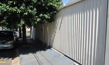 Casa para locação no bairro Alto Rio Preto com 03 dormitorios sendo 01 suite e 02 vagas de garagem.