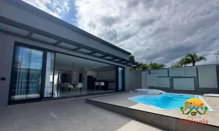 Casa à Venda - Excelente Residência Alto Padrão em Matinhos/PR