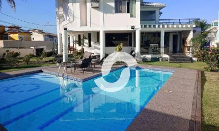 Linda casa, 4 dormitórios à 100m da praia, 480 m² por R$ 3.700.000,00 - Camboinhas - Niterói/RJ