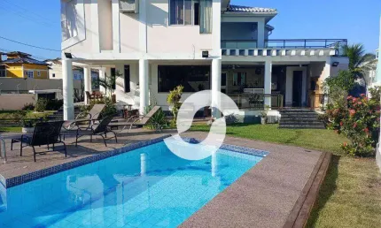 Linda casa, 4 dormitórios à 100m da praia, 480 m² por R$ 3.700.000,00 - Camboinhas - Niterói/RJ