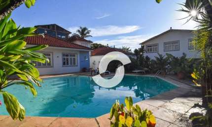 Casa com 6 dormitórios piscina passos da praia venda, 600 m² por R$ 3.200.000,00 - Itacoatiara - Niterói/RJ