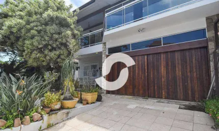 Casa com 4 dormitórios, piscina a 80m da praia à venda, terreno 360 m² por R$ 1.800.000 - Piratininga - Niterói/RJ