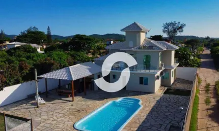 excelente casa, com 4 suítes, piscina, churrasqueira, enorme quintal, vaga para muitos
